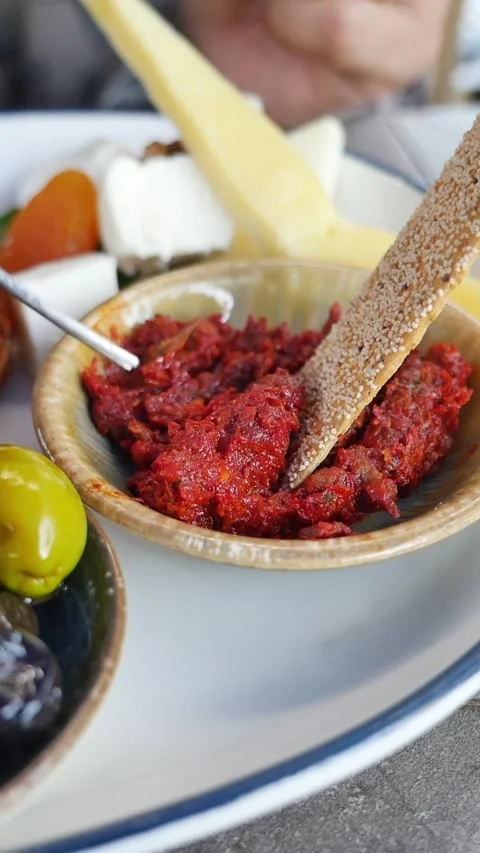 Person Using Fork to Eat Spicy Red Pepper Spread Vidéo 341455474