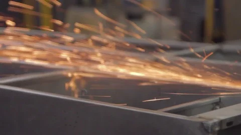 Person using a grinder on a factory Vídeos de archivo 75167440