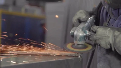 Person using a grinder on a factory 動画素材 75167441