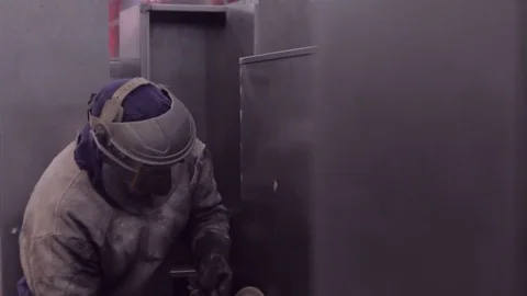 Person using a grinder on a factory Vídeos de archivo 75167448