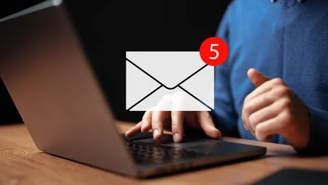 Person using laptop to check email notifications in a dark room Foto stock