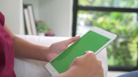 A person using a laptop 库存影片 157865636