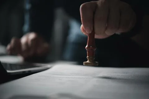 Person using a rubber stamp a document, approval, certification, or officia.. 스톡 사진
