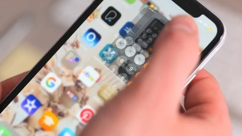 Person using a smartphone calculator Vídeo Stock 124096579