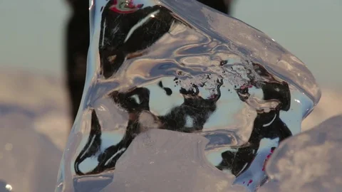 Person Walking Distorted by Ice 動画素材 73062610