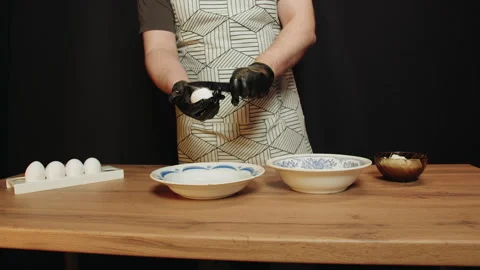 Person wearing gloves skillfully separates yolk from protein in eggs for baking Vídeos de archivo 330536584