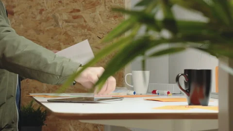 Person working in start-up office on a mind-map Stock Footage 149245501