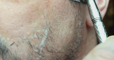 Personal hygiene routine: shaving a man's face with a vintage-style razor. Vídeo Stock 330461796
