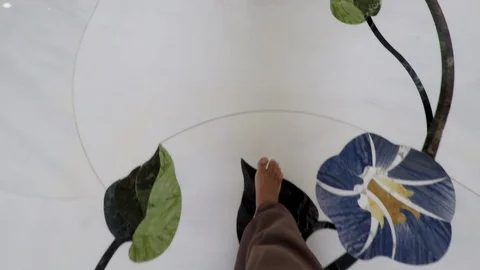 Personal perspective of walking over the floor in the Sheikh Zayed Mosque Stock Footage 91933041