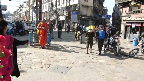 Personal view from a customer in a rickshaw of buddhist begging monk in Katmandu 스톡 동영상 140718000