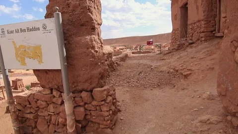 Personal view of walking in desert scenic city Ait-Ben-Haddou Castle in Morocco Vidéo 85613176