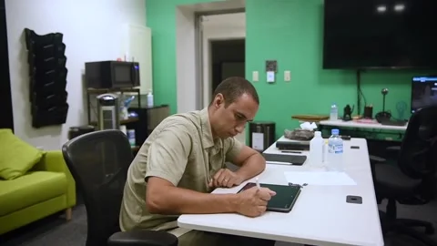 Personnel using 3D printer software on tablet Видео 205196143