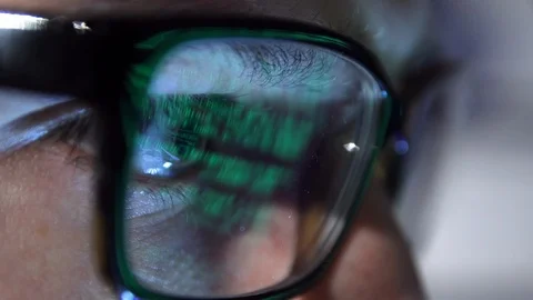  a person’s eye looks, a hacker Vídeo Stock 122298494
