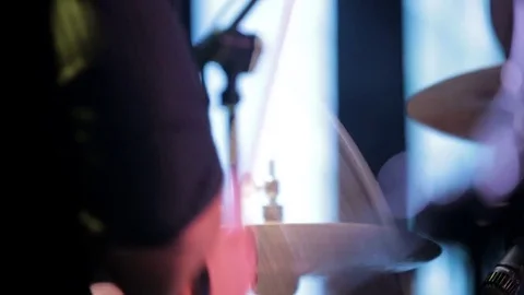 A person's hands are beating on the drum plates. 動画素材 74389358