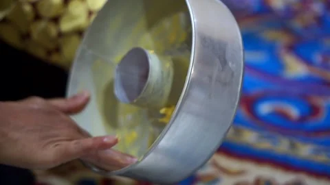 A person's hands gathering the inside of a tube cake pan with yellow margarine 库存影片 331230882