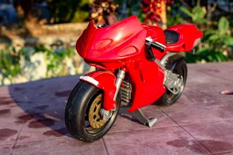 Perspective close shoot of red small kid toy bike Foto stock