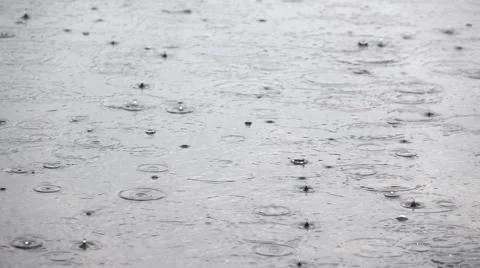 Perspective closeup shot of settled rain on the water surface in slow motion. 库存影片 64586890