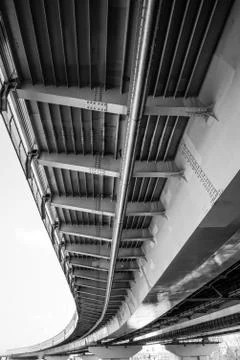Perspective construction from under the bridge. Foto stock