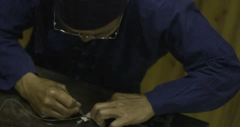 Perspective image over the shoulder flower making Stock Footage 141356931