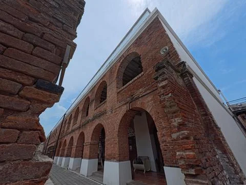 Perspective of Multiple Windows on Dutch Colonial Heritage Building 스톡 사진
