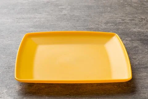 Perspective view of empty square plate on cement background. Empty space for  Foto stock