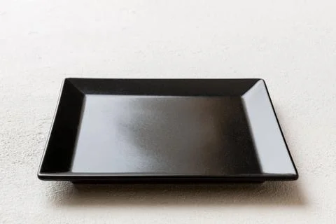 Perspective view of empty square plate on cement background. Empty space fo.. Foto stock