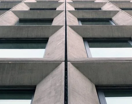  perspective view of geometric angular concrete windows on the facade of a... 스톡 사진
