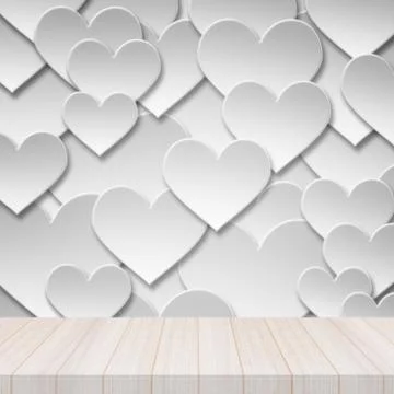 Perspective white wood table top with Paper valentine love heart symbol Illustrazione stock