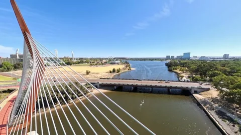 Perth, Western Australia -01 01, 2026: Aerial View Of Boorloo pedestrian Bridge Video stock 329327324