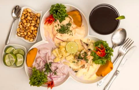 Peru Dish: 3 types of Cebiche (ceviche) with chicha drink, lemon and canchita Foto stock