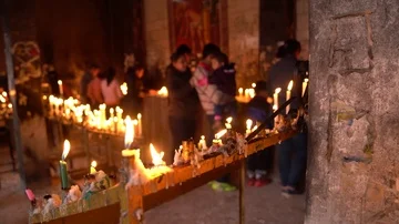 Peru: Place of pilgrimage with candles Video stock 85756121