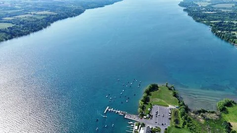 Perusing Through - Skaneateles Lake Foto stock