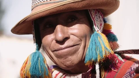 Peruvian man smiling to the camera Stock Footage 72553039