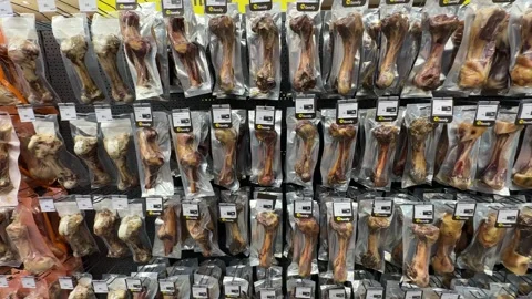 Pet food selection in a pet store supermarket, variety of dog food and cat food Vidéo 266681009
