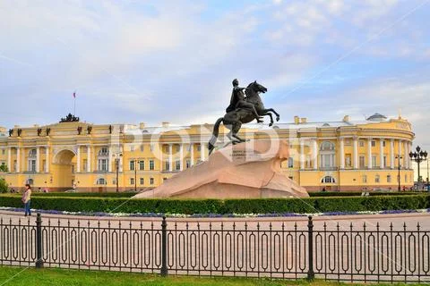 Peter the great monument - bronze horseman, and the building of the constitut Stock Photos