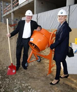Peter Lanz mit Ehefrau Inge von Wrede-Lanz - Initial Presentation of the s... Fotos de archivo