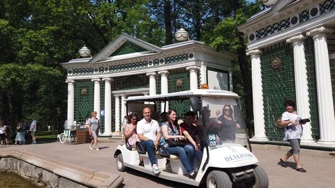 Peterhof. Tourists visiting the sights while traveling by electric car. Stock Footage 111564955