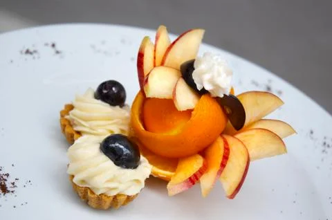 Petit four with fruit design Foto stock
