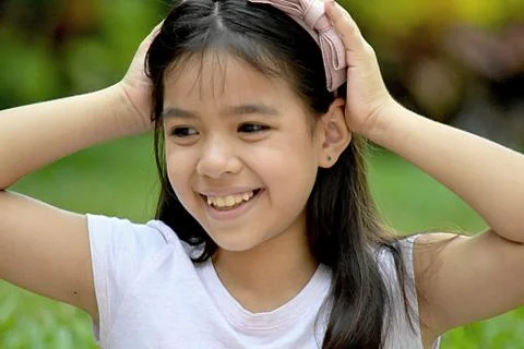 Petite Diverse Tween Memory Problems 스톡 사진