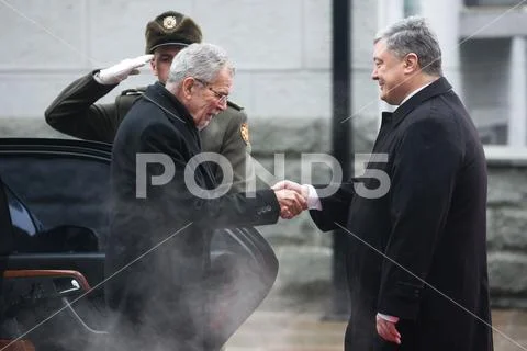 Petro Poroshenko and Austrian President Alexander Van der Bellen Stock Photos