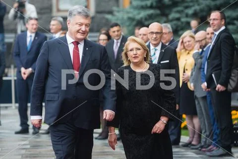 Petro Poroshenko and Maltese President Marie Louise Coleiro Preca Stock Photos