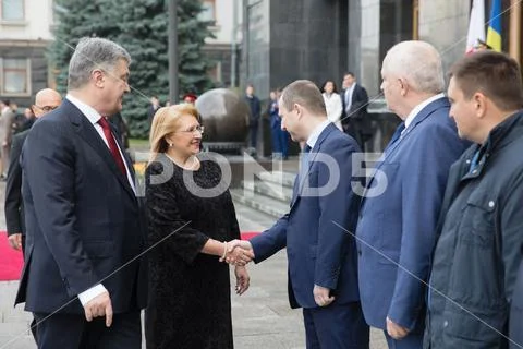 Petro Poroshenko and Maltese President Marie Louise Coleiro Preca Stock Photos