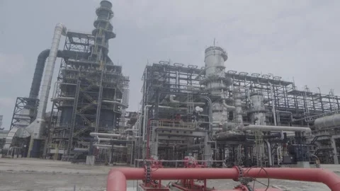 A petroleum distillation refinery Video stock 299859000