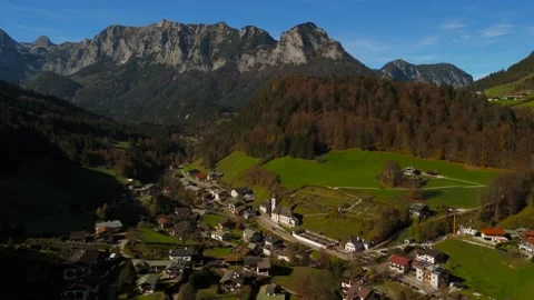 Pfarrkirche St. Sebastian ist eine romisch-katholische Kirche in Ramsau bei Video stock 293874950