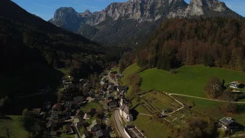 Pfarrkirche St. Sebastian ist eine romisch-katholische Kirche in Ramsau bei Stock Footage 316662463