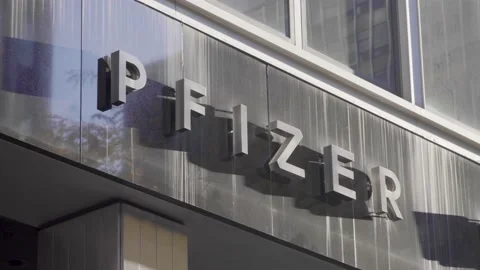 Pfizer headquarters New York 動画素材 142977634