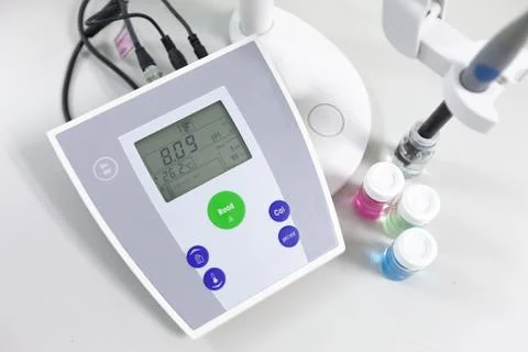 Ph meter to measure the acidity-alkalinity of liquids Fotos de archivo