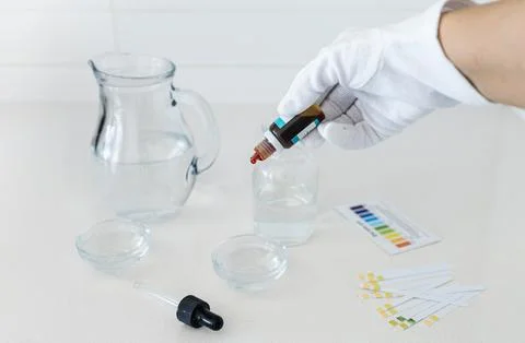 PH Test of Drinking Water Using Color Indicator to Assess Water Quality Stock Photos