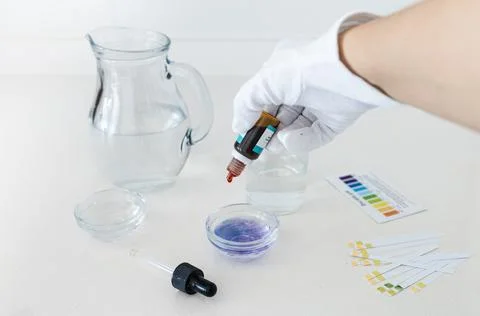 PH Test of Drinking Water Using Color Indicator to Assess Water Quality Stock Photos