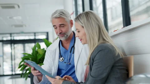 Pharmaceutical sales representative talking with doctor in medical building Vídeos de archivo 264110535